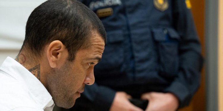 Daniel Alves é declarado culpado por por agressão sexual; veja a sentença