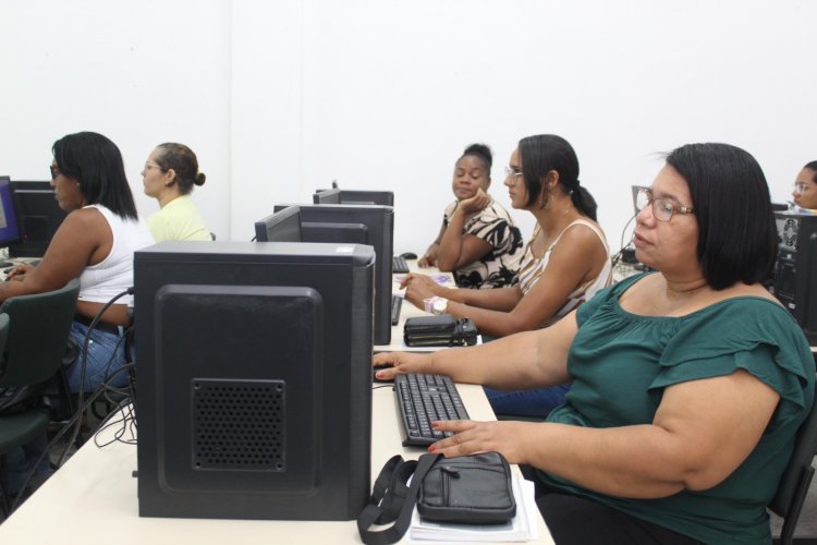 Tem início o curso de informática básica para mulheres promovido pela Semu