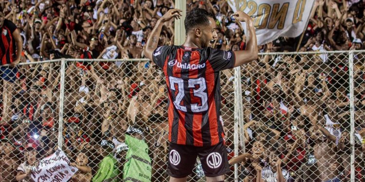 Vitória soma 23 jogos invicto no Barradão e jogadores destacam papel da torcida