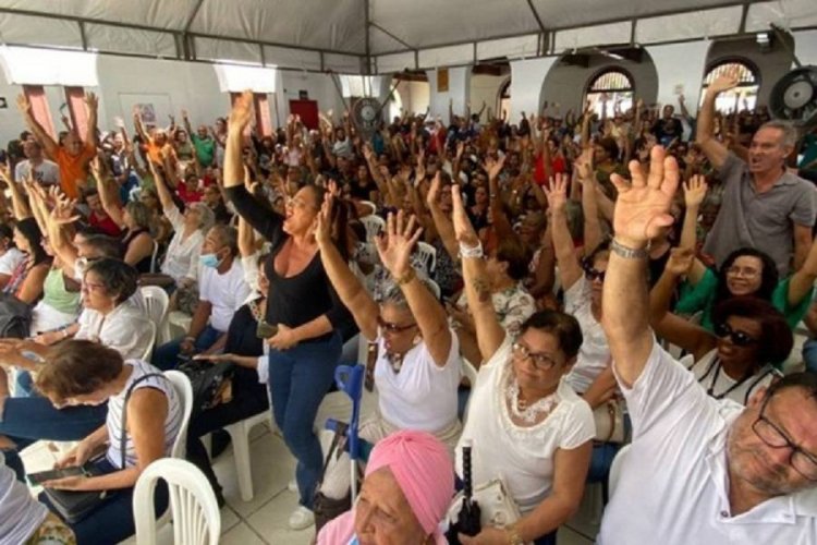 Professores da rede estadual da Bahia aprovam paralisação