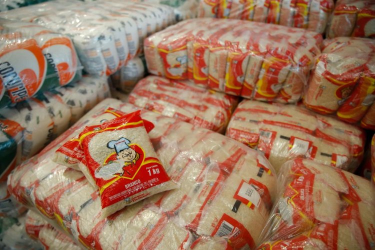 Supermercados de Salvador limitam compra de arroz após tragédia no RS