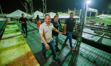 Prefeito vistoria montagem da estrutura do Camaforró 2024