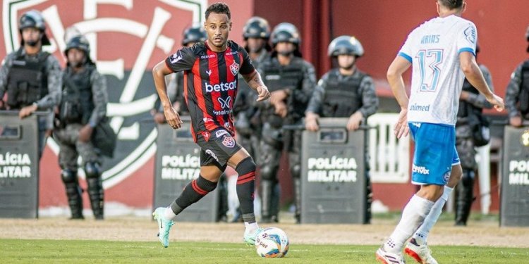 Mateus Gonçalves rescinde contrato com o Vitória