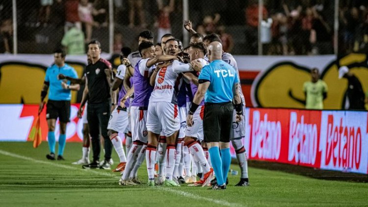 Vitória vence o Criciúma por 2 a 1 no Barradão e abre 3 pontos do Z4