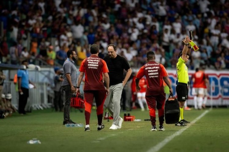 Bahia volta a decepcionar torcida ao empatar com o Inter e é vaiado na Fonte