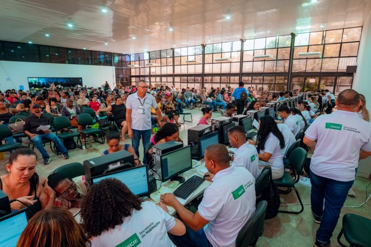 Primeiro dia de cadastro no Programa Minha Casa, Minha Vida atrai grande público à Casa do Trabalho