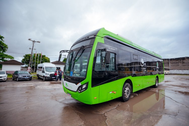 Primeiro ônibus elétrico chega a Camaçari para transporte coletivo