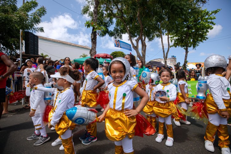 História e belezas de Camaçari são destaques do desfile cívico de Vila de Abrantes