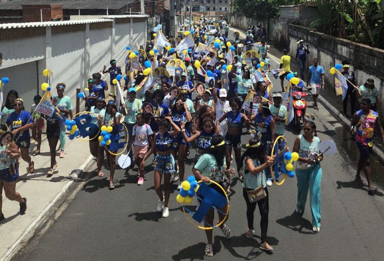 Beth da Saúde mostra força em caminhada realizada neste domingo (29)