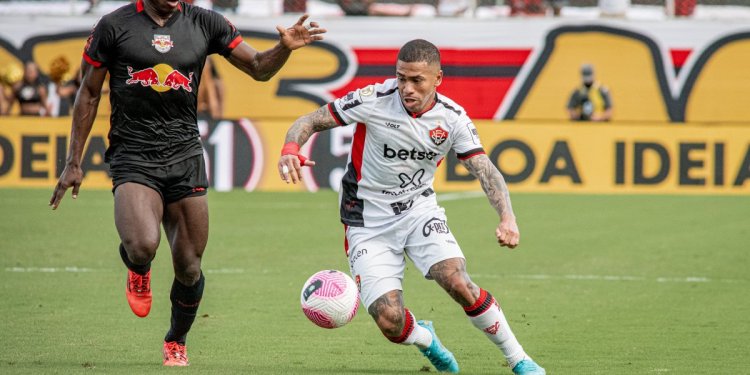 Vitória vence RB Bragantino e se distancia da Zona de Rebaixamento