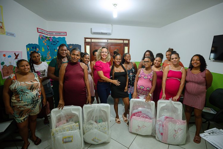 Gestantes assistidas pelo NAS de Arembepe recebem kit enxoval durante encontro nesta quinta (24)