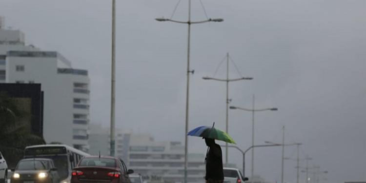 Inmet emite alerta de chuvas intensas para Salvador e outras regiões da Bahia neste final de semana