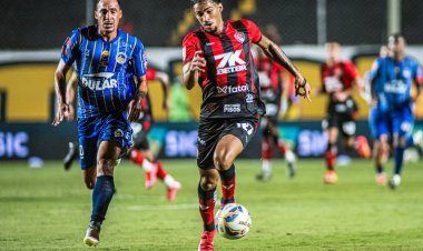 Em jogo de novidades, Vitória goleia Jacobina e mantém liderança do estadual