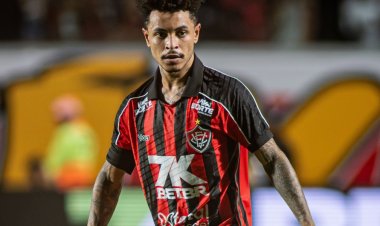 Flamengo vence Vitória por 2 a 1 no Barradão