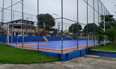 Quadra da Praça da Matriz, em Vila de Abrantes, está abandonada: moradores cobram manutenção e atenção da prefeitura