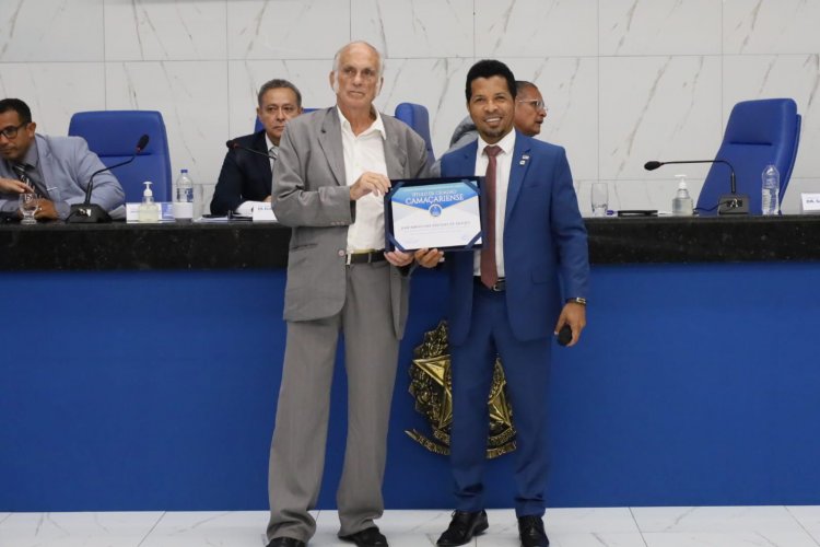 Historiador José Fernando recebe Título de Cidadão de Camaçari por sua contribuição à preservação da memória do município