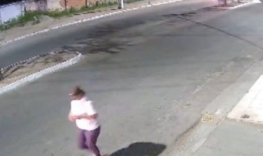 Mulher tem perna amputada após ser atropelada por motociclista empinando moto na Bahia