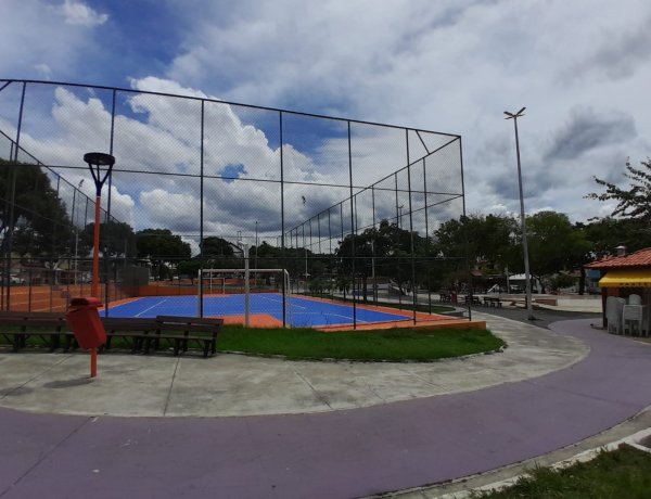 Praça da Matriz em Abrantes sofre com falta de manutenção e moradores cobram providências